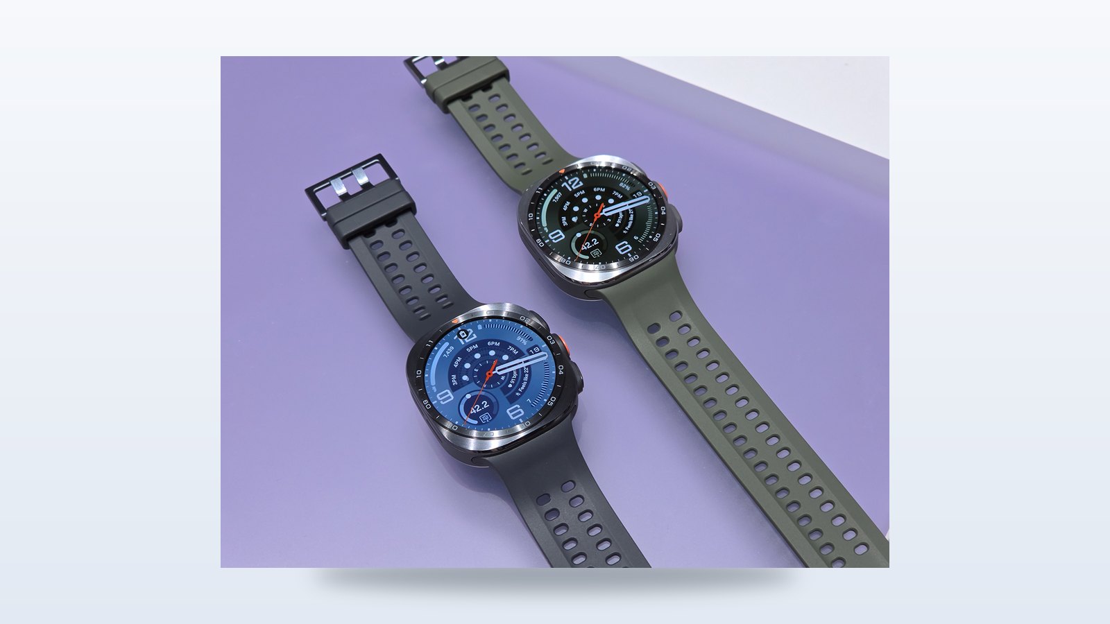 Samsung Galaxy Watch Ultra2 mit Titan-Gehäuse, Pressefoto zur Vorstellung auf dem Galaxy Unpacked Juli 2026